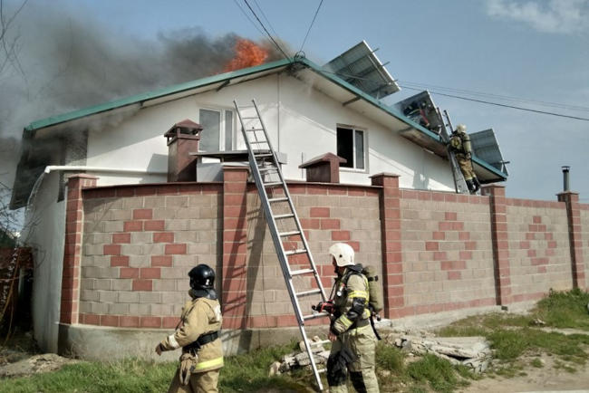 пожар в частном доме на Крепостном шоссе в Севастополе