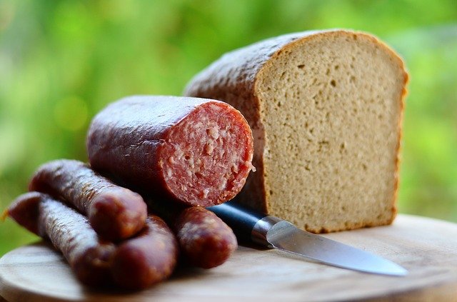 В крымской колбасе и сосисках нашли антибиотики