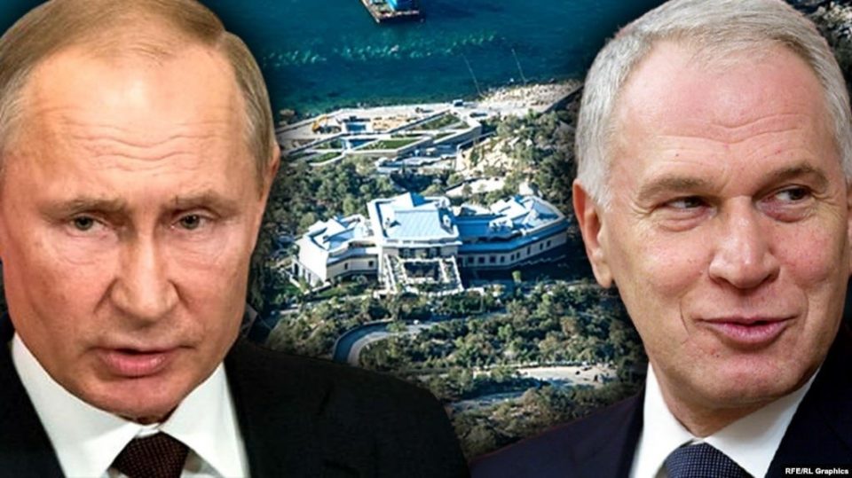 Путин подарил друзьям весь Крым