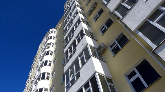 15-летний подросток упал с 8 этажа жилого дома в Симферополе