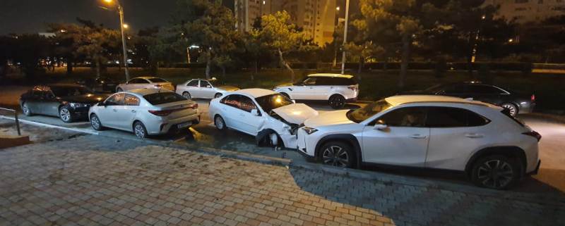 Массовое дорожно-транспортное происшествие произошло в ночь с пятницы на субботу возле одного из городских ночных клубов.
