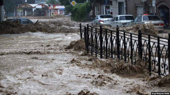 Затопленные улицы Ялты