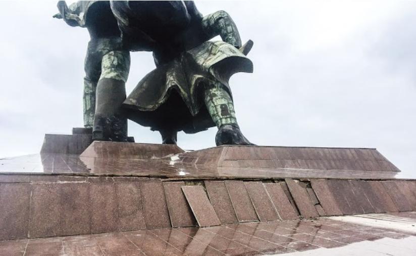 Памятник на мысе Хрустальный – один из значимых монументов в Севастополе