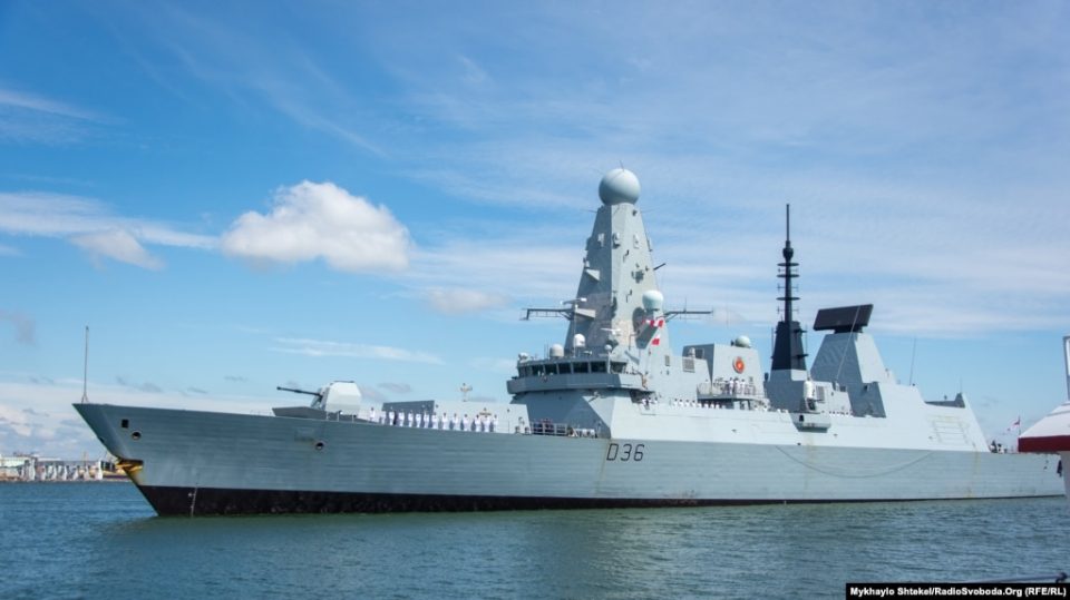 британский эсминец «Defender» в Черном море в Одессе