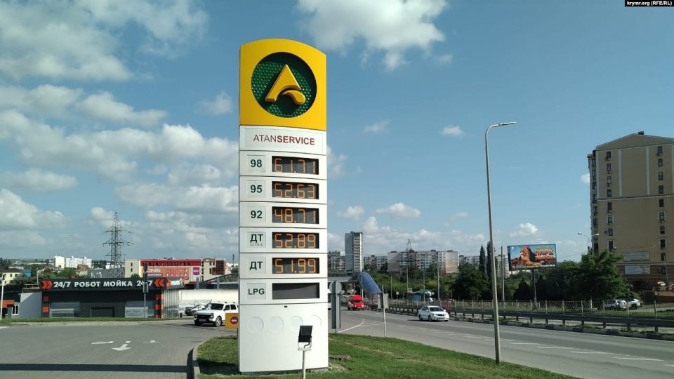 На крымских заправках снова подняли стоимость автомобильного топлива