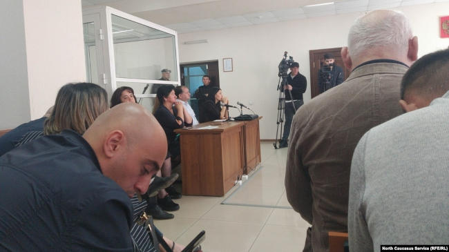 Суд во Владикавказе (Россия) в среду вынес обвинительные приговоры для 10 бывших полицейских, которым вменяли пытки местного жителя Владимира Цкаева