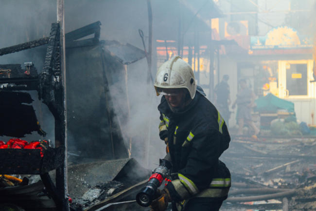 На Шевченковском рынке в Севастополе сгорел 21 павильон