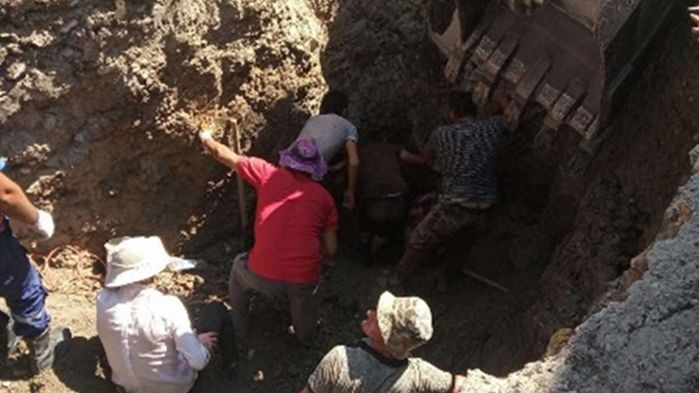 В Крыму мужчина провалился в яму канализационного коллектора на глубине шести метров и его засыпало землёй