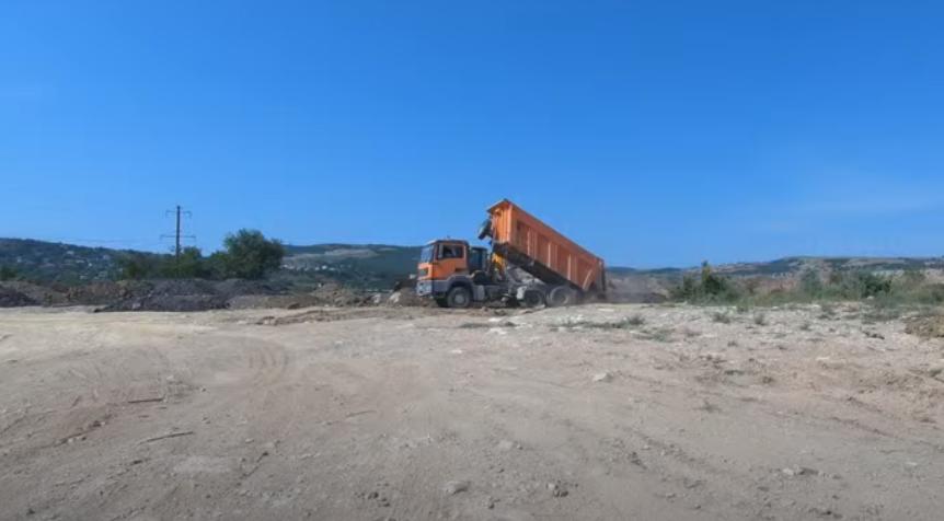 Незаконная свалка строительных отходов зафиксирована в районе Балаклавы