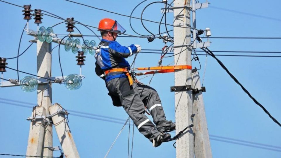 в связи с производством аварийно-восстановительных работ будет прекращена подача электроэнергии