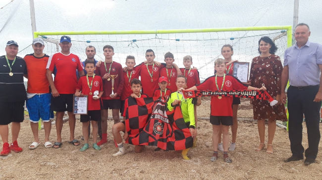 «Дружба» из Красногвардейского района стала победителем детско-юношеского турнира по пляжному футболу в Стерегущем.