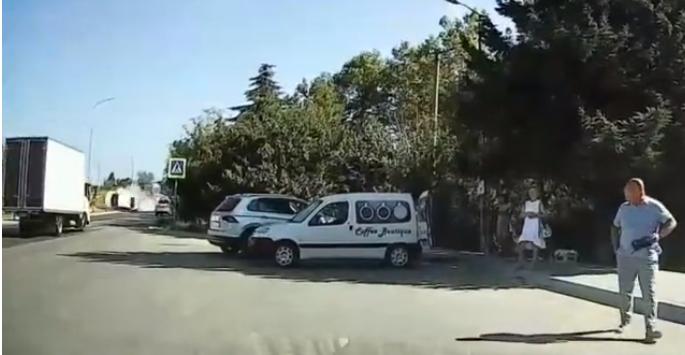 В Севастополе на Фиолентовском шоссе сегодня перевернулся автомобиль