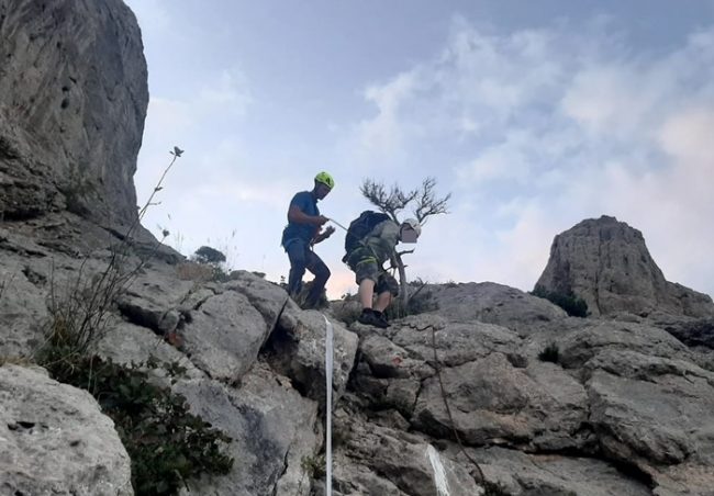 туриста спасатели эвакуировали с горы Сокол