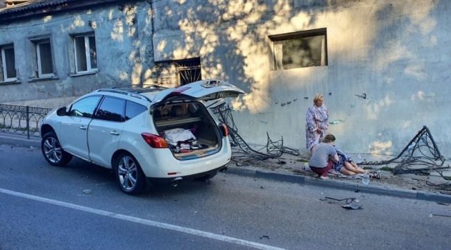 В Севастополе сегодня около 7.45 на спуске Котовского произошло ДТП. Как сообщила руководитель пресс-службы регионального УМВД России Жанна Марголина, 65-летний водитель Nissan не справился с управлением.