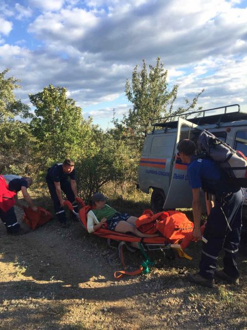 Спасатели Алуштинского отряда «КРЫМ-СПАС» эвакуировали из горно-лесной местности женщину с травмой ноги