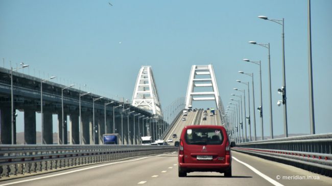 На автоподходах к Керченскому мосту