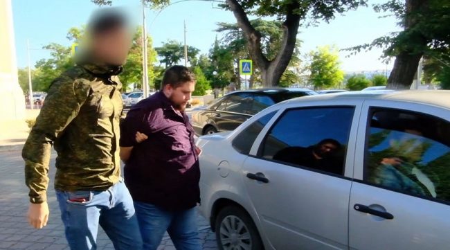 Полиция в Севастополе задержала 30-летнего мужчину, который сдавал на сайтах объявлений несуществующие квартиры. Об этом сообщила пресс-служба управления МВД по городу.