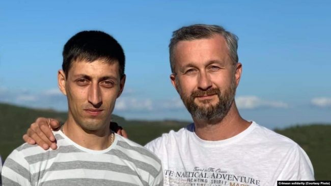 Асан Ахтемов (слева)