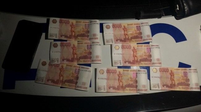 В Симферополе полицейские задержали подозреваемого в сбыте поддельных денежных купюр.