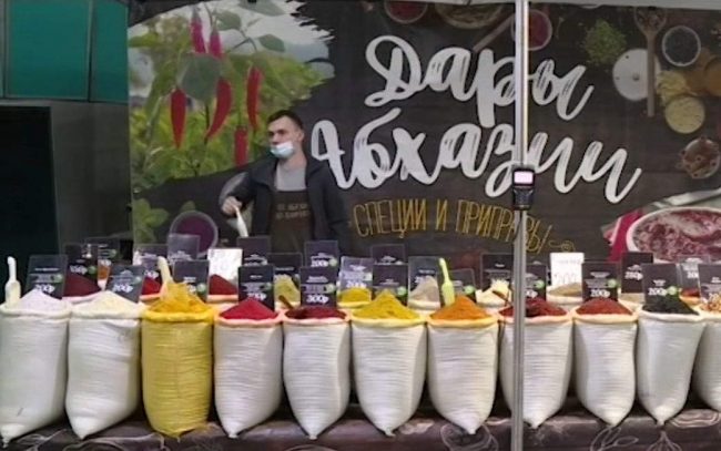 Фермерские товары со всей России представили на ярмарке в Севастополе