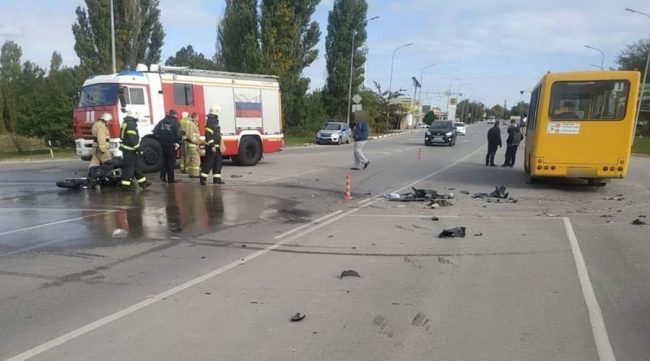 Мотоциклист погиб после столкновения с автобусом на выезде из Феодосии