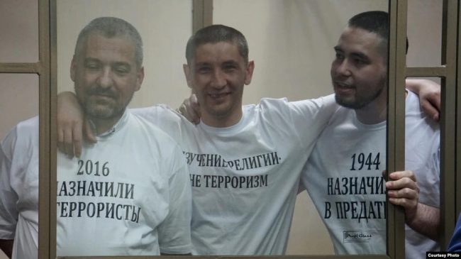 Рустему Эмирусеинову дали 17 лет с отбыванием первых двух лет в тюрьме, остальное – на строгом режиме. Арсену Абхаирову – 13 лет с отбыванием первых двух лет в тюрьме. ​Эскендеру Абдулганиеву – 12 лет, также с отбыванием в тюрьме первых двух лет