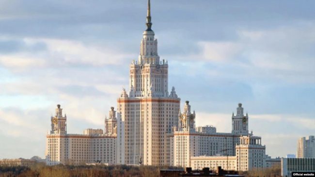 сталинская высотка в Москве