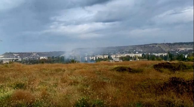 Жителей Инкермана не первый год донимают периодические выбросы дымов неясного состава из промзоны, где расположены несколько севастопольских предприятий
