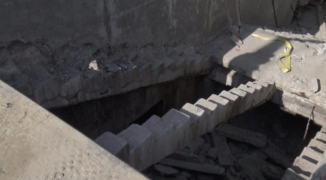 В подземном переходе на проспекте Генерала Острякова в Севастополе может обрушиться лестниц