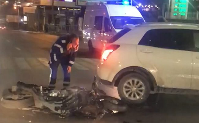 в Севастополе водитель автомобиля Ssang Yong при повороте налево не уступил дорогу мопедисту. К счастью, обошлось без серьёзных травм – 17-летний мопедист отделался ушибами