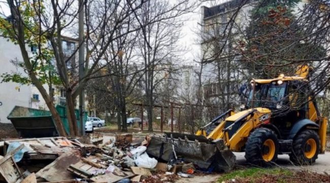 Работники севастопольского госучреждения «Парки и скверы» приступили к ликвидации несанкционированных свалок.