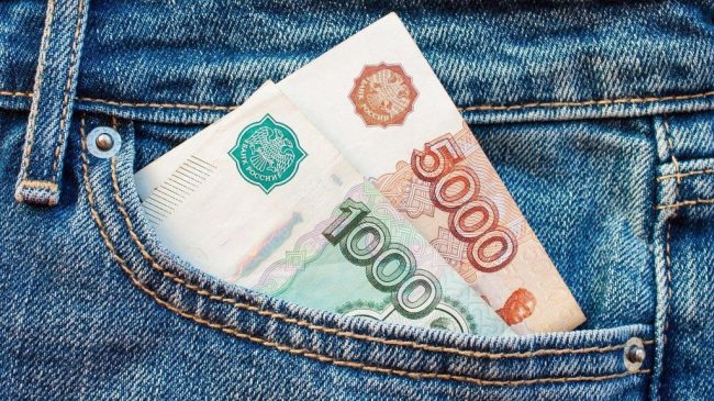 деньги в кармане рубли