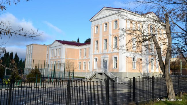 Севастопольская школа №6 на улице Героев Севастополя