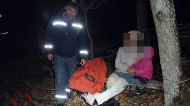 Два аварийно-спасательных отряда снимали женщину с трехлетним ребенком с Аю-Да
