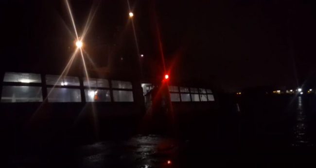В тёмное время суток на причале №49 в Инкермане нет освещения. Посадка и высадка пассажиров катерной переправы проходит в полной темноте