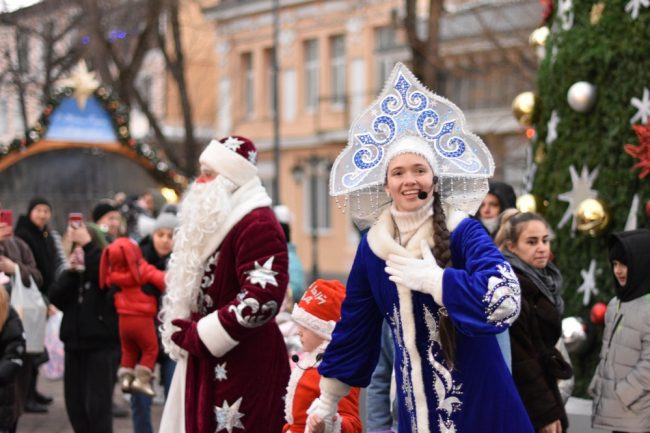 Власти Симферополя устроили праздник у елки вопреки запрету Аксенова