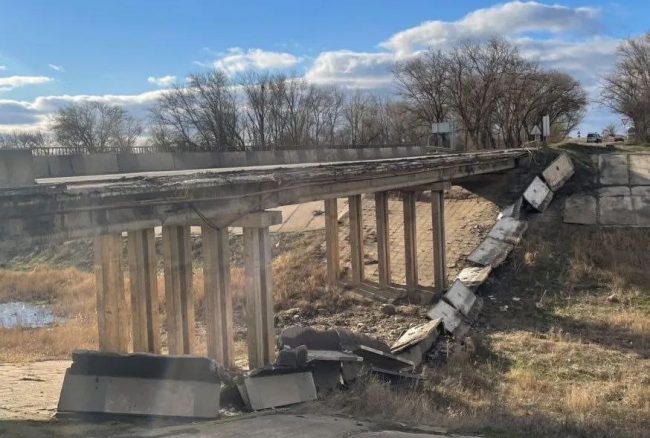 В Джанкое обрушилась часть моста через Северо-Крымский канал возле села Победного
