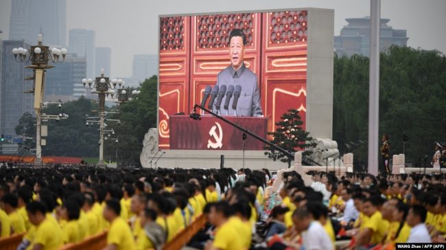 Председатель КНР Си Цзиньпин (на экране)