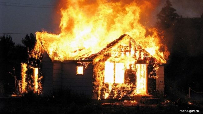 Женщина погибла на пожаре в частном доме