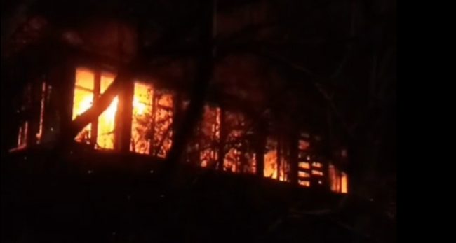 Возгорание случилось на территории санаторно-гостиничного комплекса «Запорожье».