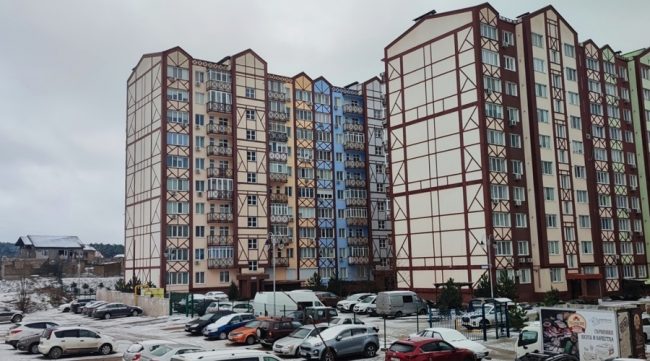 Жители многоквартирного дома в симферопольском элитном жилом комплексе «Бавария» на ул. Балаклавская, 133
