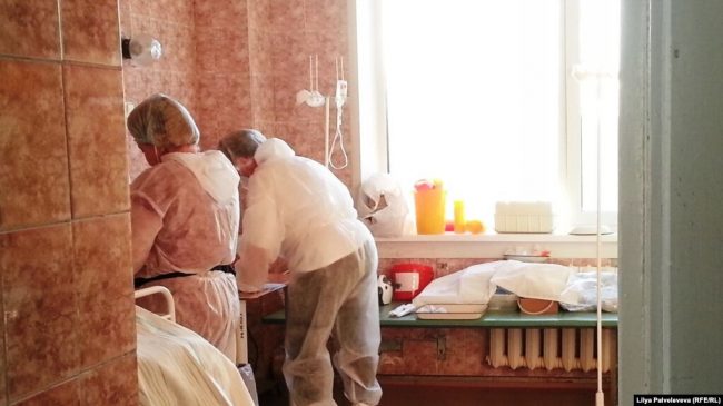 Медики в Крыму выявили более 800 новых случаев коронавирусной инфекции