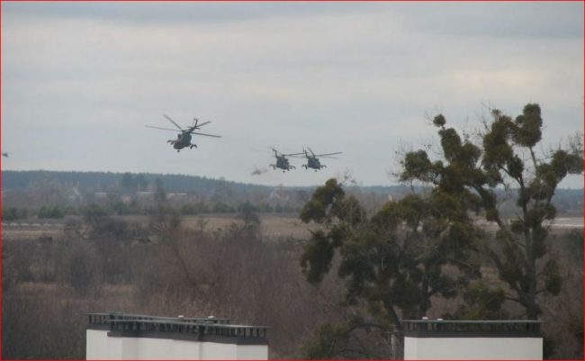 20 вертолетов России высадили десант под Киевом в Гостомеле