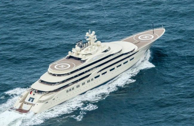 В Германии арестована 156-метровая яхта российского миллиардера Алишера Усманова