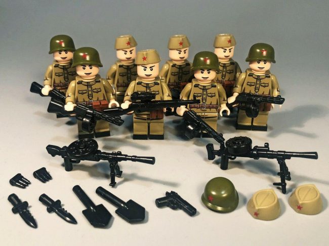 Компания LEGO приостановила поставки продукции в 81 магазин в России.