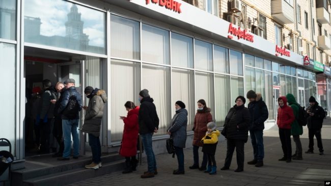Россияне готовятся к экономической рецессии
