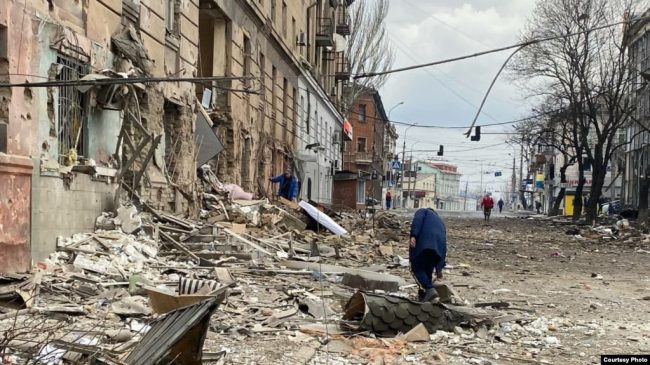 Российские войска сбросили несколько бомб на детскую больницу в Мариуполе