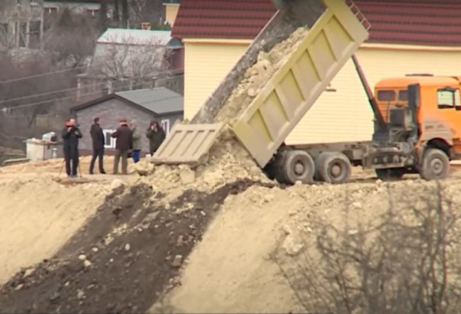 В Севастополе балку Бермана заваливают строительным мусором