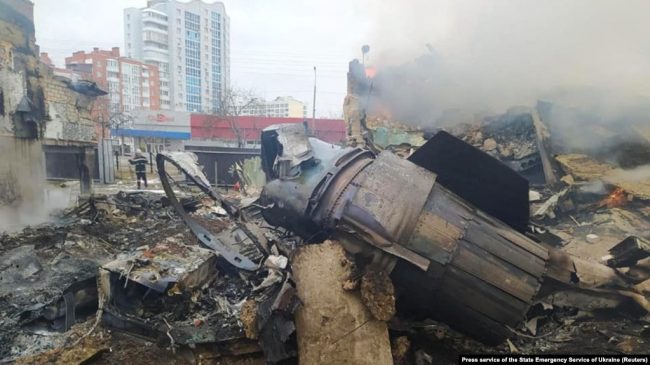 Сбитый российский военный самолет в Чернигове
