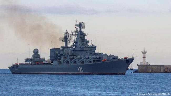 крейсер «Москва» заходит в Севастопольскую бухту